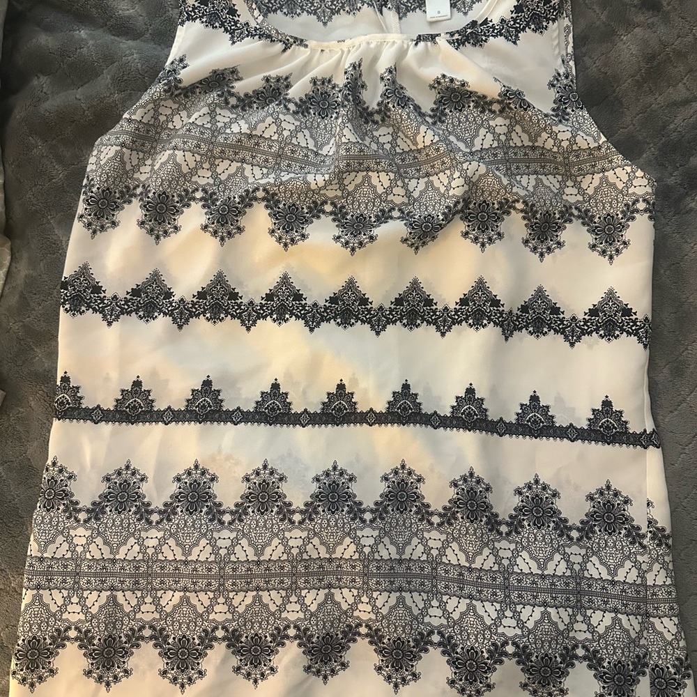 Women's Sleeveless Black and White Top